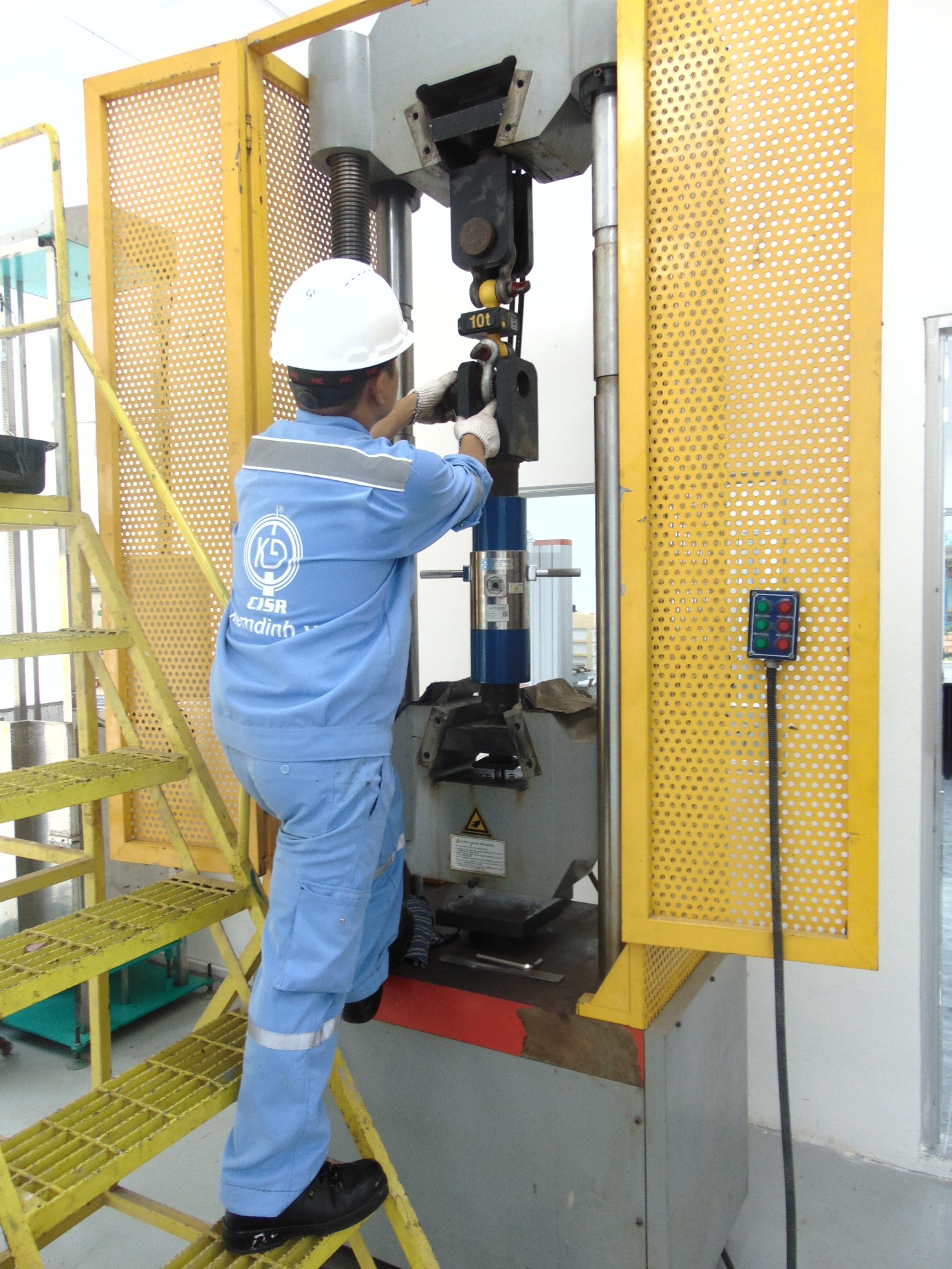FORCE MEASURING INSTRUMENTS